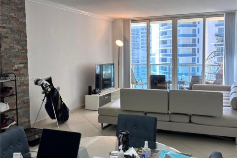 Condo in Hollywood, Florida, 1 bedroom  № 2035904 - photo 10