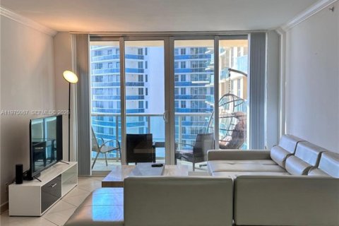 Condo in Hollywood, Florida, 1 bedroom  № 2035904 - photo 4