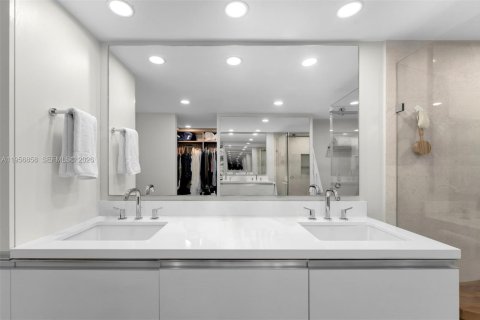Condominio en alquiler en Miami Beach, Florida, 2 dormitorios, 117.99 m2 № 2010744 - foto 13