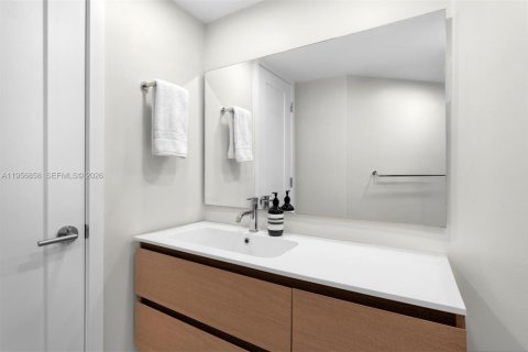 Condominio en alquiler en Miami Beach, Florida, 2 dormitorios, 117.99 m2 № 2010744 - foto 17