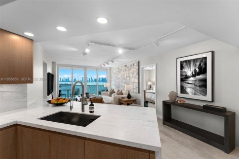 Condominio en alquiler en Miami Beach, Florida, 2 dormitorios, 117.99 m2 № 2010744 - foto 3