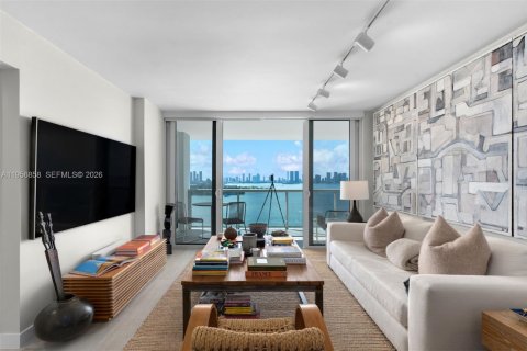 Condominio en alquiler en Miami Beach, Florida, 2 dormitorios, 117.99 m2 № 2010744 - foto 2