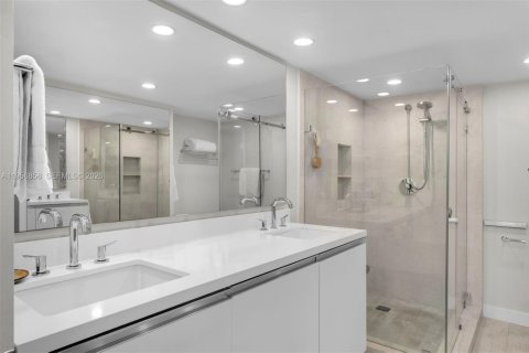 Condominio en alquiler en Miami Beach, Florida, 2 dormitorios, 117.99 m2 № 2010744 - foto 12