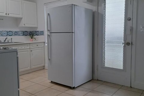 Apartment in Coral Gables, Florida 2 bedrooms, 82.13 sq.m. № 1955176 - photo 25