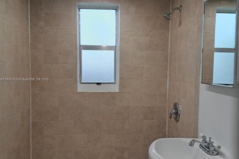 Apartment in Coral Gables, Florida 2 bedrooms, 82.13 sq.m. № 1955176 - photo 28