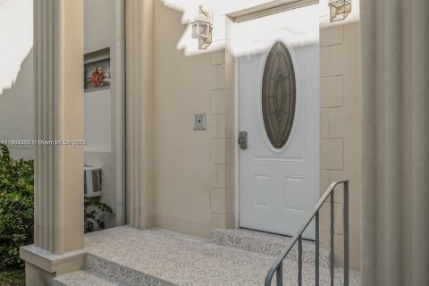 Apartment in Coral Gables, Florida 2 bedrooms, 82.13 sq.m. № 1955176 - photo 5