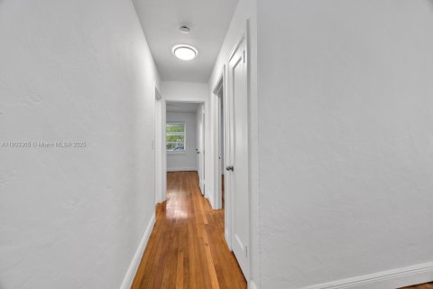 Apartment in Coral Gables, Florida 2 bedrooms, 82.13 sq.m. № 1955176 - photo 14