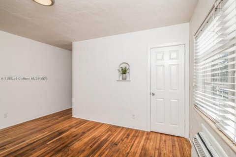 Apartment in Coral Gables, Florida 2 bedrooms, 82.13 sq.m. № 1955176 - photo 11