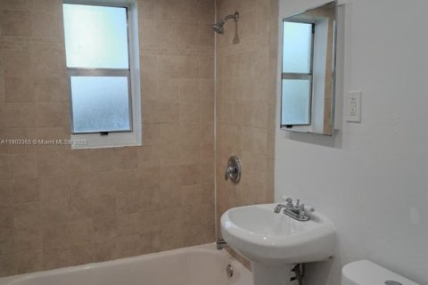 Apartment in Coral Gables, Florida 2 bedrooms, 82.13 sq.m. № 1955176 - photo 29