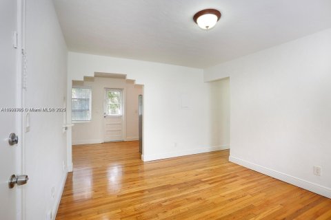 Apartment in Coral Gables, Florida 2 bedrooms, 82.13 sq.m. № 1955176 - photo 12