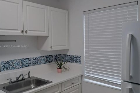 Apartment in Coral Gables, Florida 2 bedrooms, 82.13 sq.m. № 1955176 - photo 24