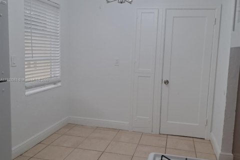 Apartment in Coral Gables, Florida 2 bedrooms, 82.13 sq.m. № 1955176 - photo 26