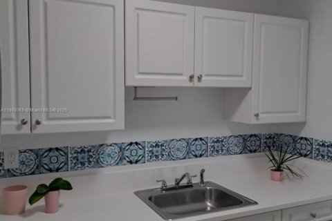 Apartment in Coral Gables, Florida 2 bedrooms, 82.13 sq.m. № 1955176 - photo 23