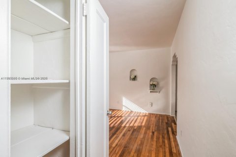 Apartment in Coral Gables, Florida 2 bedrooms, 82.13 sq.m. № 1955176 - photo 21