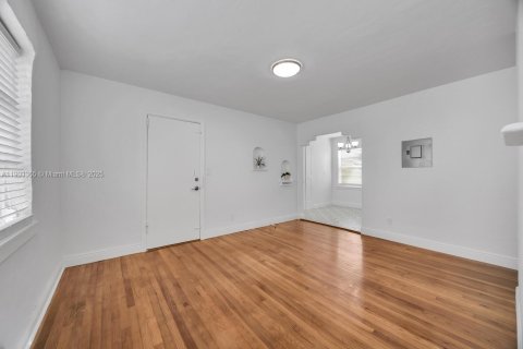 Apartment in Coral Gables, Florida 2 bedrooms, 82.13 sq.m. № 1955176 - photo 8