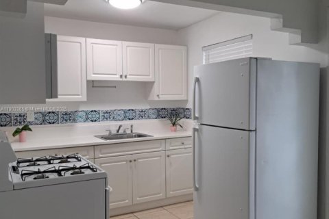 Apartment in Coral Gables, Florida 2 bedrooms, 82.13 sq.m. № 1955176 - photo 22