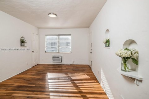 Apartment in Coral Gables, Florida 2 bedrooms, 82.13 sq.m. № 1955176 - photo 10