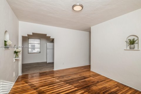 Apartment in Coral Gables, Florida 2 bedrooms, 82.13 sq.m. № 1955176 - photo 13