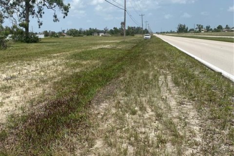 Propiedad comercial en venta en Cape Coral, Florida № 2158651 - foto 2