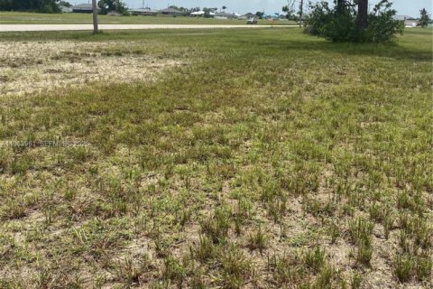 Propiedad comercial en venta en Cape Coral, Florida № 2158651 - foto 3