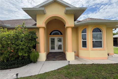 Casa en venta en North Port, Florida, 3 dormitorios, 187.48 m2 № 2272842 - foto 2