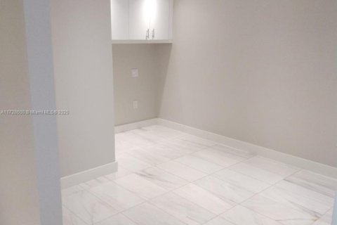 Commercial property in Naples, Florida № 1939862 - photo 26