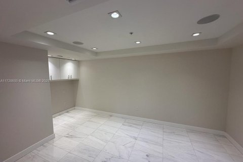 Commercial property in Naples, Florida № 1939862 - photo 19