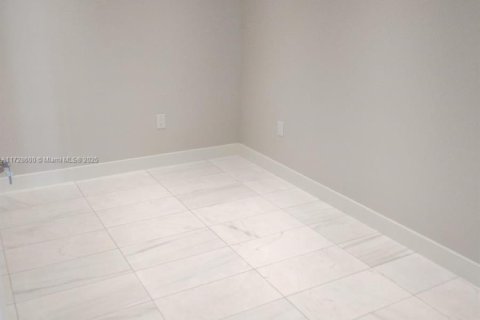 Propiedad comercial en venta en Naples, Florida № 1939862 - foto 20