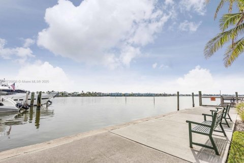 Commercial property in Naples, Florida № 1939862 - photo 7