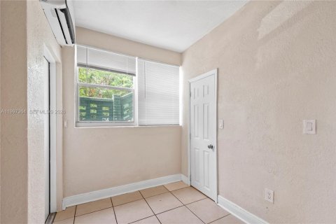 Снять в аренду квартиру в Майами, Флорида 1 спальня, 41.81м2, № 2059475 - фото 26