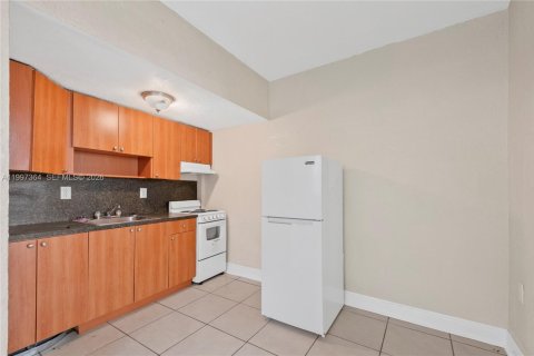 Снять в аренду квартиру в Майами, Флорида 1 спальня, 41.81м2, № 2059475 - фото 15