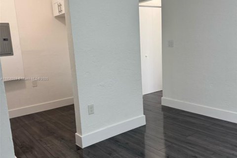 Снять в аренду квартиру в Майами, Флорида 1 спальня, 46.45м2, № 1978087 - фото 9