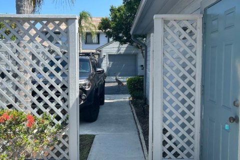 Villa ou maison à louer à Hobe Sound, Floride: 2 chambres, 112.88 m2 № 1946726 - photo 2
