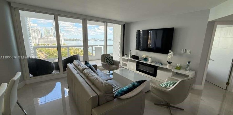 Кондоминиум с 2 спальнями в Майами, Флорида № 2016669