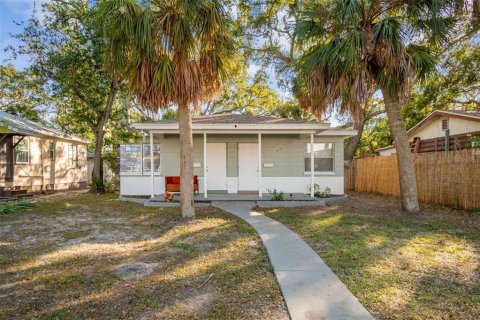House in Saint Petersburg, Florida 2 bedrooms, 107.02 sq.m. № 2204125 - photo 2