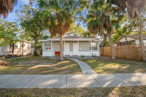 House in Saint Petersburg, Florida 2 bedrooms, 107.02 sq.m. № 2204125 - photo 6