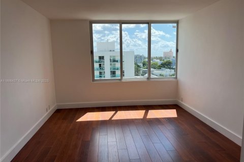 Condo in Miami Beach, Florida, 1 bedroom  № 2081598 - photo 2