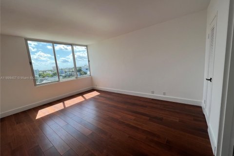 Condo in Miami Beach, Florida, 1 bedroom  № 2081598 - photo 3