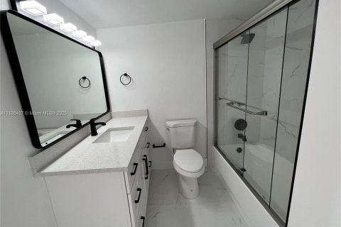 Condo in Miami Beach, Florida, 1 bedroom  № 2081598 - photo 4