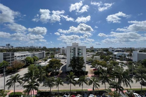 Condo in Miami Beach, Florida, 1 bedroom № 2081598