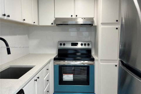 Condo in Miami Beach, Florida, 1 bedroom  № 2081598 - photo 7