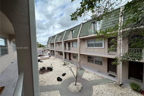Condo in Deerfield Beach, Florida, 2 bedrooms № 2086624