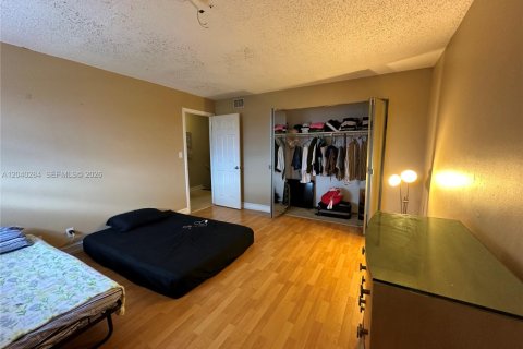 Condo in Deerfield Beach, Florida, 2 bedrooms  № 2086624 - photo 12