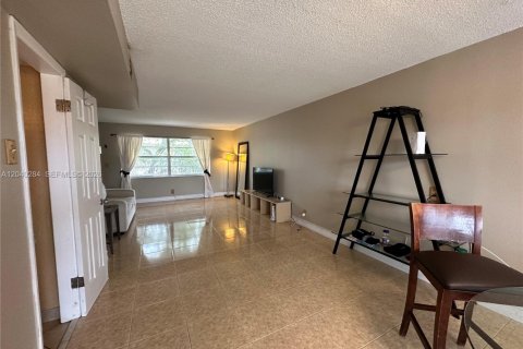 Condo in Deerfield Beach, Florida, 2 bedrooms  № 2086624 - photo 10