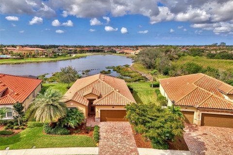 House in Venice, Florida 4 bedrooms, 188.78 sq.m. № 1529844 - photo 2
