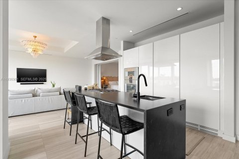 Condominio en venta en Miami Beach, Florida, 1 dormitorio, 182.92 m2 № 1994781 - foto 10
