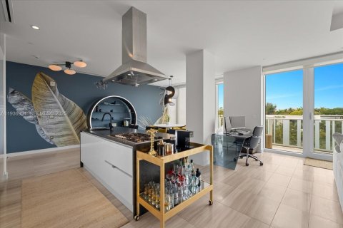 Condominio en venta en Miami Beach, Florida, 1 dormitorio, 182.92 m2 № 1994781 - foto 11