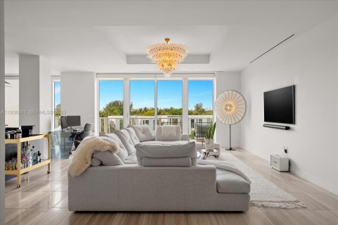 Condominio en venta en Miami Beach, Florida, 1 dormitorio, 182.92 m2 № 1994781 - foto 19