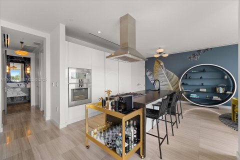 Condominio en venta en Miami Beach, Florida, 1 dormitorio, 182.92 m2 № 1994781 - foto 12