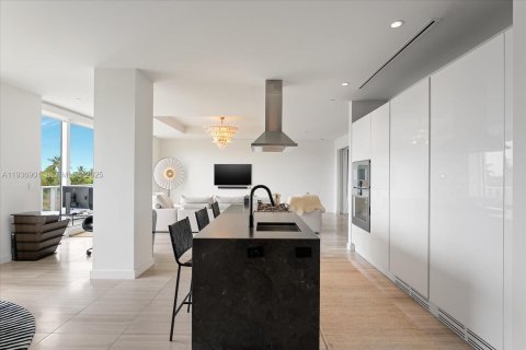 Condominio en venta en Miami Beach, Florida, 1 dormitorio, 182.92 m2 № 1994781 - foto 14